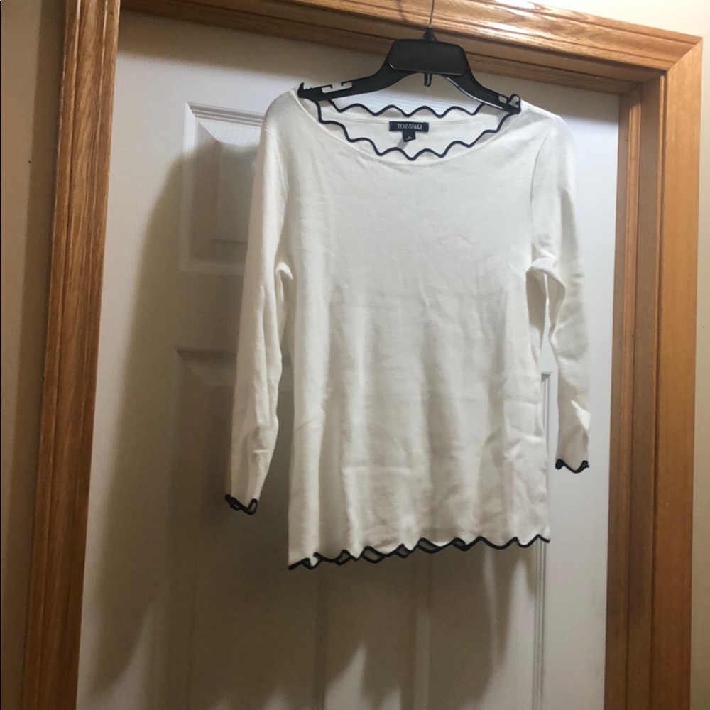Women’s Scoop Neck Sweater